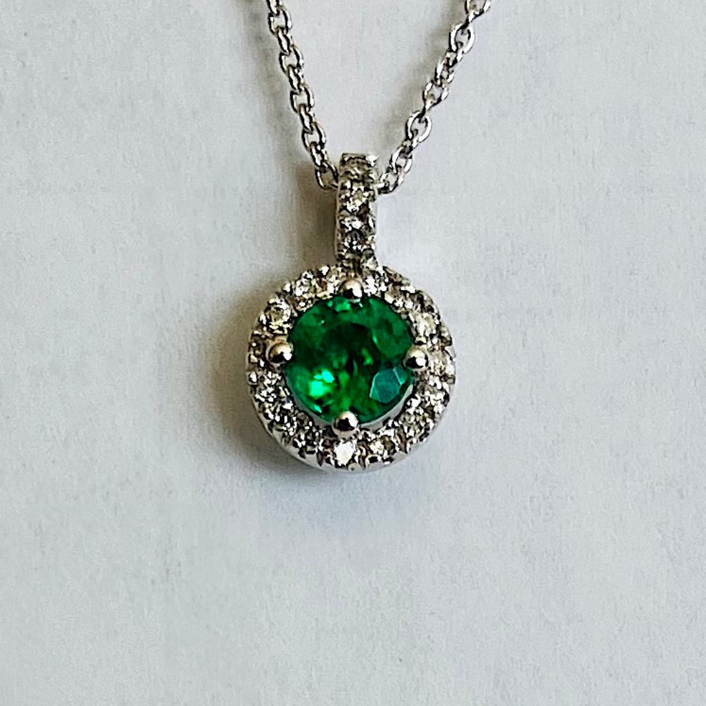 18kt Emerald 071ct Diamond Pendant 18kt White Gold